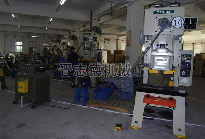 滾輪送料機使用現(xiàn)場