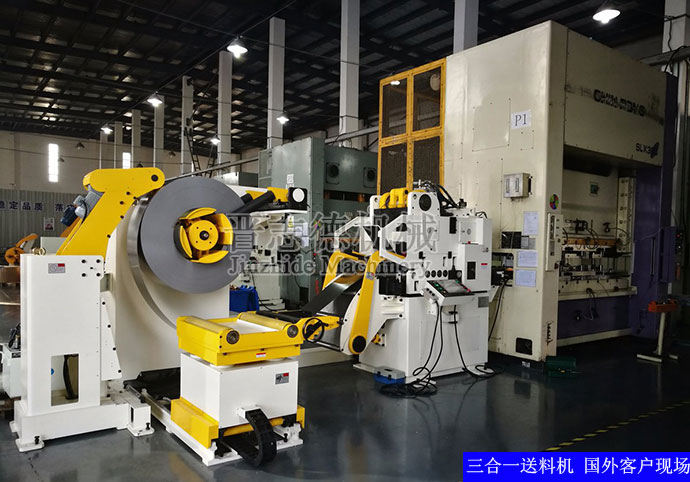 三合一送料機(jī)國外客戶現(xiàn)場