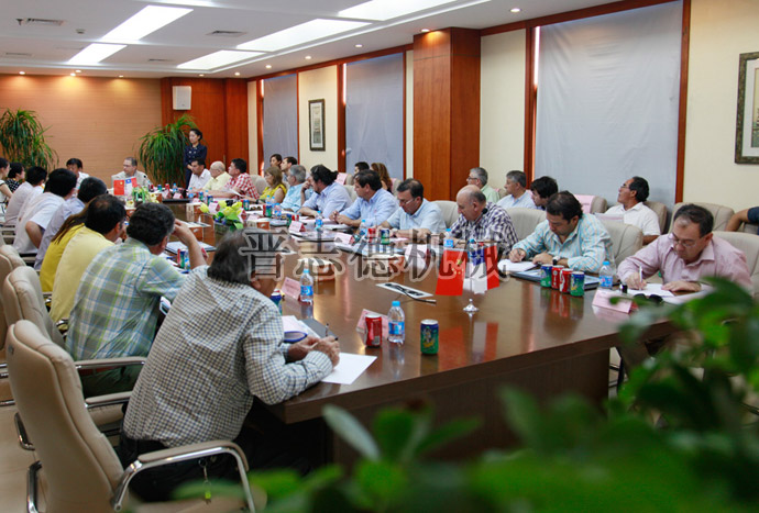 接待來(lái)訪送料機(jī)客戶(hù)