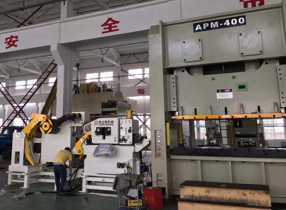 三合一送料機(jī)案例,汽車安全帶組件沖壓