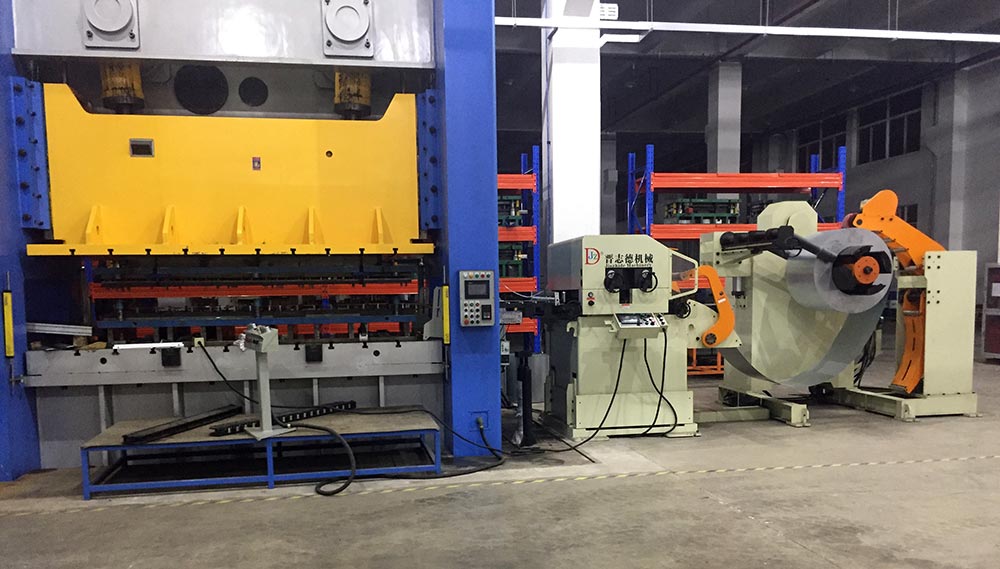 汽車三合一送料機(jī),汽車座椅側(cè)板沖壓