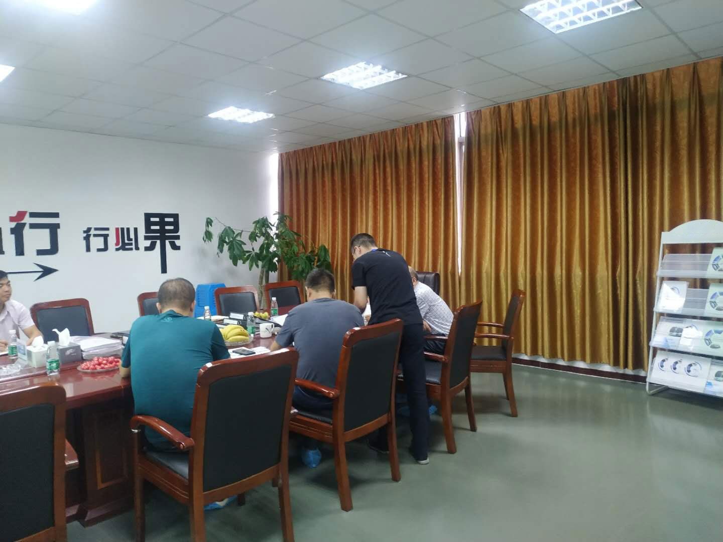 臺(tái)州沖床送料機(jī)