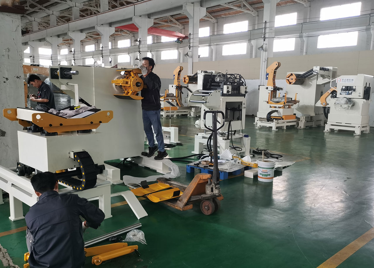 三合一送料機(jī)裝配現(xiàn)場(chǎng)