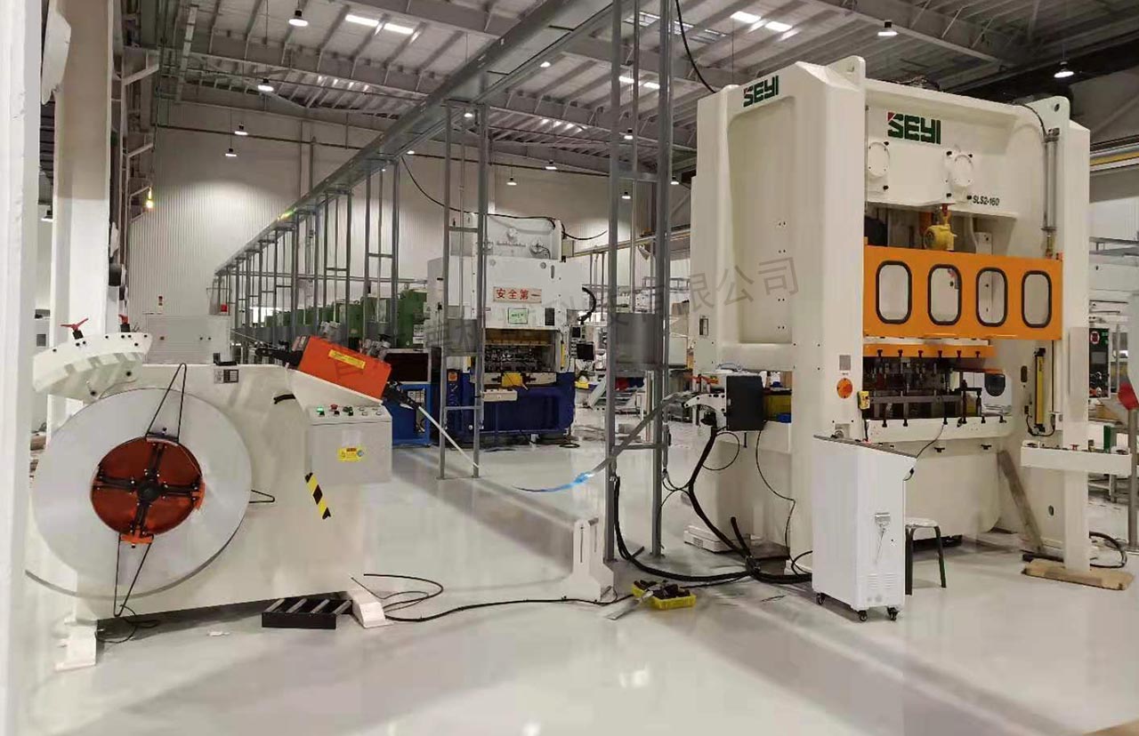 精密二合一整平機(jī)應(yīng)用,二合一料架兼精密整平機(jī)使用,料架兼精密整平機(jī)配NC送料機(jī)